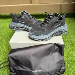 Balenciaga Men's Black Sneakers